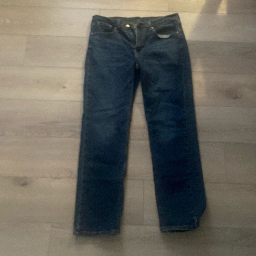 Levi’s 514, waist 34, length 32. In really good condition.